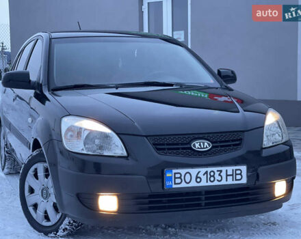 Чорний Кіа Ріо, об'ємом двигуна 1.6 л та пробігом 233 тис. км за 4199 $, фото 1 на Automoto.ua
