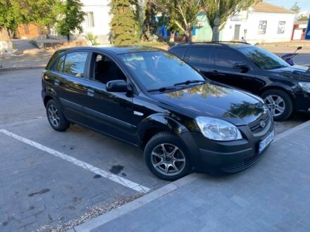 Черный Киа Рио, объемом двигателя 1.4 л и пробегом 208 тыс. км за 3650 $, фото 1 на Automoto.ua