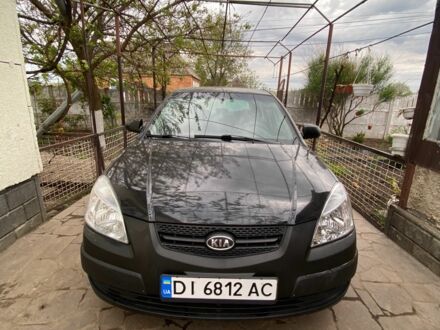Чорний Кіа Ріо, об'ємом двигуна 1.4 л та пробігом 250 тис. км за 3399 $, фото 1 на Automoto.ua