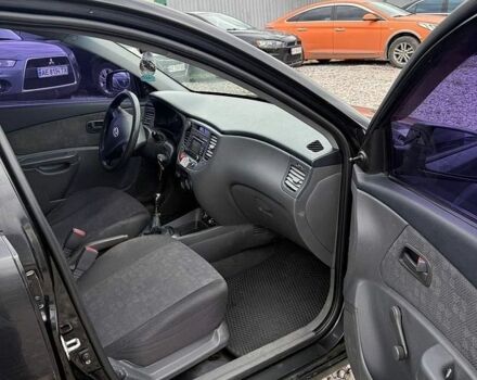 Черный Киа Рио, объемом двигателя 1.4 л и пробегом 250 тыс. км за 2800 $, фото 1 на Automoto.ua