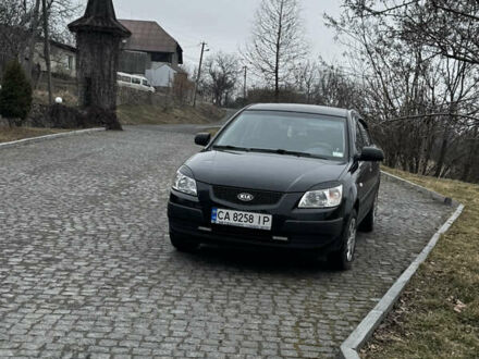 Чорний Кіа Ріо, об'ємом двигуна 1.4 л та пробігом 150 тис. км за 5400 $, фото 1 на Automoto.ua