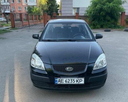 Чорний Кіа Ріо, об'ємом двигуна 1.4 л та пробігом 198 тис. км за 4400 $, фото 1 на Automoto.ua
