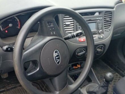Чорний Кіа Ріо, об'ємом двигуна 1.4 л та пробігом 32 тис. км за 6800 $, фото 1 на Automoto.ua