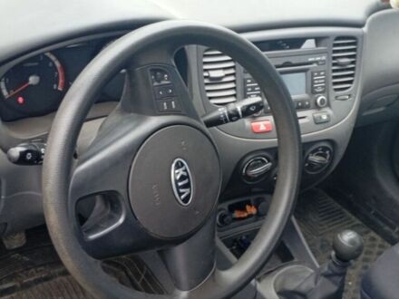 Чорний Кіа Ріо, об'ємом двигуна 1.4 л та пробігом 32 тис. км за 6800 $, фото 1 на Automoto.ua