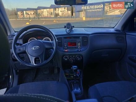 Черный Киа Рио, объемом двигателя 1.4 л и пробегом 270 тыс. км за 5000 $, фото 1 на Automoto.ua