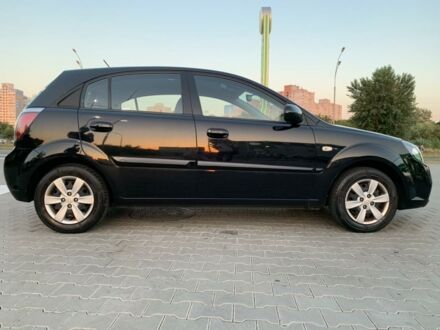 Черный Киа Рио, объемом двигателя 1.4 л и пробегом 200 тыс. км за 6300 $, фото 1 на Automoto.ua