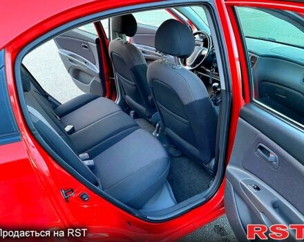 Красный Киа Рио, объемом двигателя 1.6 л и пробегом 194 тыс. км за 5500 $, фото 1 на Automoto.ua
