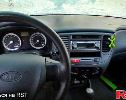Червоний Кіа Ріо, об'ємом двигуна 1.3 л та пробігом 143 тис. км за 5000 $, фото 1 на Automoto.ua