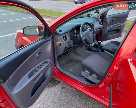 Красный Киа Рио, объемом двигателя 1.6 л и пробегом 194 тыс. км за 4900 $, фото 1 на Automoto.ua