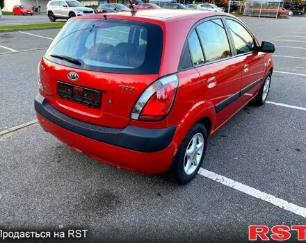 Красный Киа Рио, объемом двигателя 1.6 л и пробегом 194 тыс. км за 5500 $, фото 2 на Automoto.ua