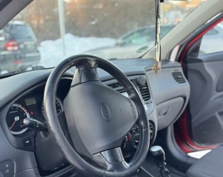 Червоний Кіа Ріо, об'ємом двигуна 1.6 л та пробігом 175 тис. км за 4100 $, фото 7 на Automoto.ua