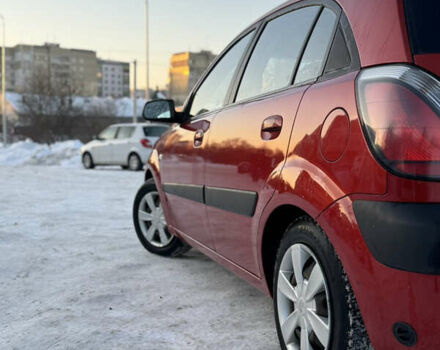Красный Киа Рио, объемом двигателя 1.6 л и пробегом 178 тыс. км за 5000 $, фото 3 на Automoto.ua