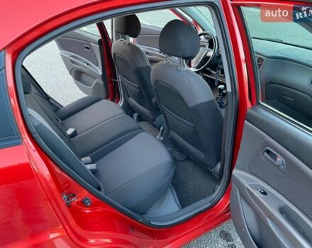 Красный Киа Рио, объемом двигателя 1.6 л и пробегом 194 тыс. км за 4900 $, фото 2 на Automoto.ua