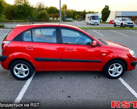 Красный Киа Рио, объемом двигателя 1.6 л и пробегом 194 тыс. км за 5500 $, фото 3 на Automoto.ua