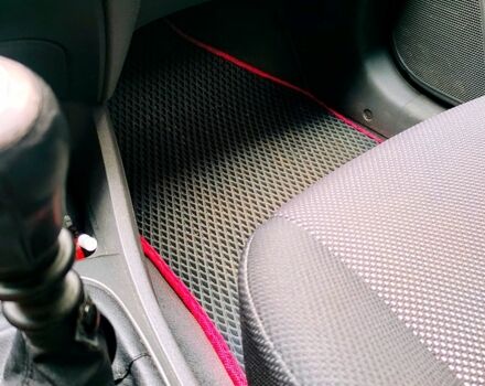 Червоний Кіа Ріо, об'ємом двигуна 1.6 л та пробігом 194 тис. км за 5100 $, фото 5 на Automoto.ua