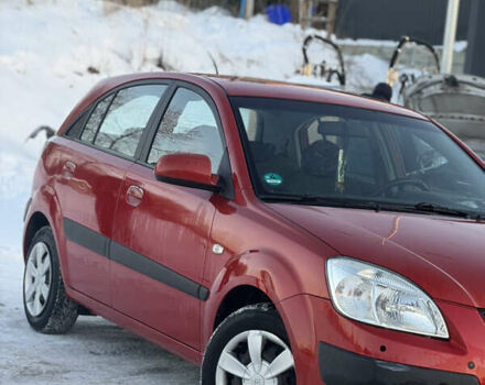 Красный Киа Рио, объемом двигателя 1.6 л и пробегом 178 тыс. км за 5000 $, фото 1 на Automoto.ua