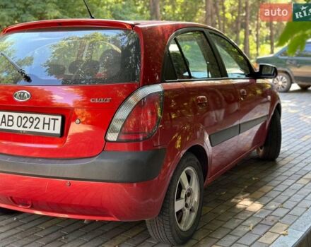 Красный Киа Рио, объемом двигателя 1.6 л и пробегом 152 тыс. км за 4300 $, фото 1 на Automoto.ua