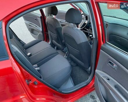 Красный Киа Рио, объемом двигателя 1.6 л и пробегом 194 тыс. км за 5400 $, фото 2 на Automoto.ua