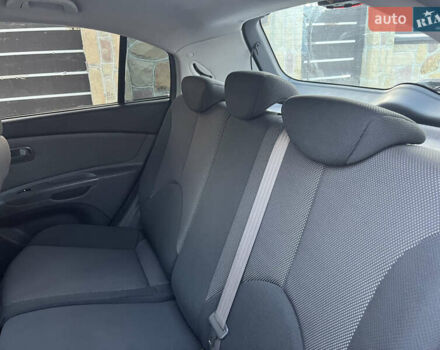 Червоний Кіа Ріо, об'ємом двигуна 1.4 л та пробігом 292 тис. км за 3999 $, фото 30 на Automoto.ua