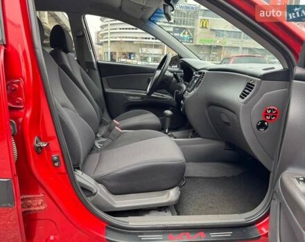 Красный Киа Рио, объемом двигателя 1.4 л и пробегом 188 тыс. км за 5700 $, фото 11 на Automoto.ua