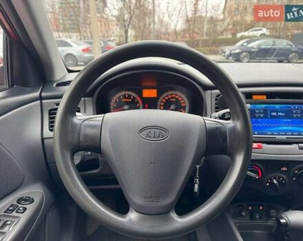 Красный Киа Рио, объемом двигателя 1.4 л и пробегом 188 тыс. км за 5700 $, фото 14 на Automoto.ua