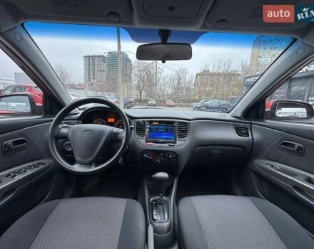Красный Киа Рио, объемом двигателя 1.4 л и пробегом 188 тыс. км за 5700 $, фото 15 на Automoto.ua