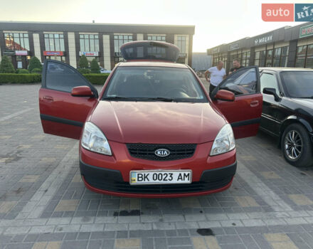 Красный Киа Рио, объемом двигателя 1.4 л и пробегом 246 тыс. км за 5700 $, фото 5 на Automoto.ua