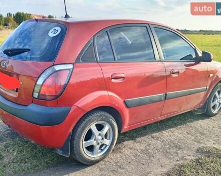Красный Киа Рио, объемом двигателя 1.4 л и пробегом 202 тыс. км за 5400 $, фото 1 на Automoto.ua