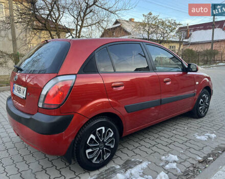 Червоний Кіа Ріо, об'ємом двигуна 1.4 л та пробігом 292 тис. км за 3999 $, фото 6 на Automoto.ua