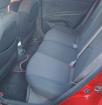 Красный Киа Рио, объемом двигателя 1.5 л и пробегом 263 тыс. км за 3500 $, фото 14 на Automoto.ua