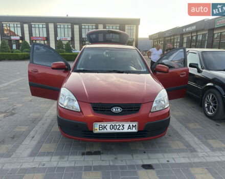 Красный Киа Рио, объемом двигателя 1.4 л и пробегом 246 тыс. км за 5700 $, фото 5 на Automoto.ua