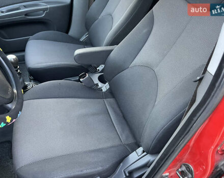 Червоний Кіа Ріо, об'ємом двигуна 1.4 л та пробігом 292 тис. км за 3999 $, фото 23 на Automoto.ua