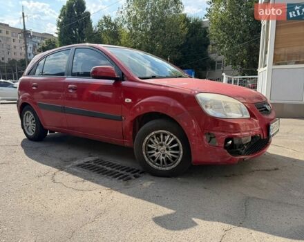 Красный Киа Рио, объемом двигателя 1.4 л и пробегом 173 тыс. км за 2500 $, фото 3 на Automoto.ua