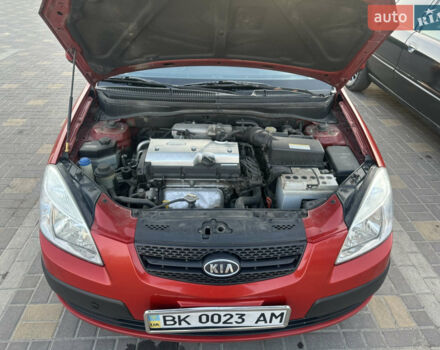 Красный Киа Рио, объемом двигателя 1.4 л и пробегом 246 тыс. км за 5700 $, фото 8 на Automoto.ua