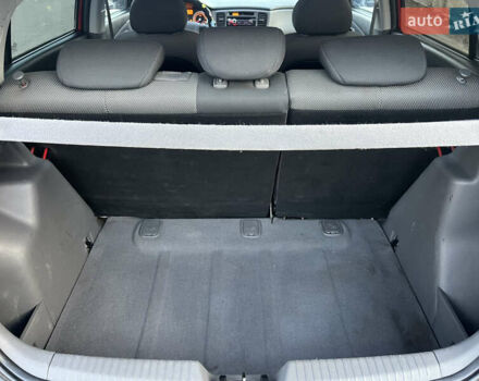 Червоний Кіа Ріо, об'ємом двигуна 1.4 л та пробігом 292 тис. км за 3999 $, фото 29 на Automoto.ua