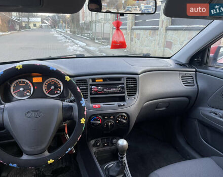 Червоний Кіа Ріо, об'ємом двигуна 1.4 л та пробігом 292 тис. км за 3999 $, фото 27 на Automoto.ua