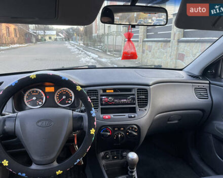 Червоний Кіа Ріо, об'ємом двигуна 1.4 л та пробігом 292 тис. км за 3999 $, фото 26 на Automoto.ua