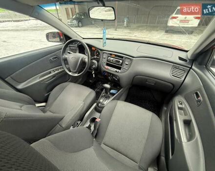 Красный Киа Рио, объемом двигателя 1.4 л и пробегом 110 тыс. км за 5900 $, фото 25 на Automoto.ua