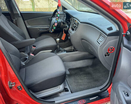 Червоний Кіа Ріо, об'ємом двигуна 1.4 л та пробігом 292 тис. км за 3999 $, фото 19 на Automoto.ua