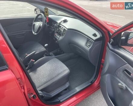 Красный Киа Рио, объемом двигателя 1.4 л и пробегом 216 тыс. км за 3900 $, фото 9 на Automoto.ua