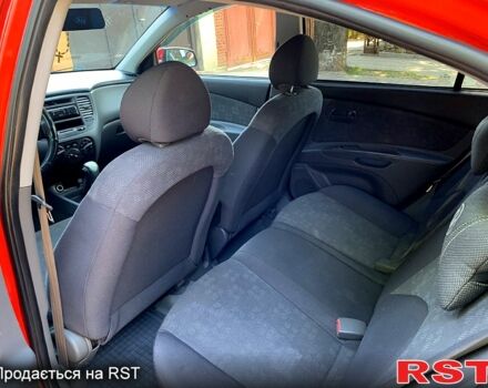 Червоний Кіа Ріо, об'ємом двигуна 1.6 л та пробігом 233 тис. км за 4999 $, фото 5 на Automoto.ua