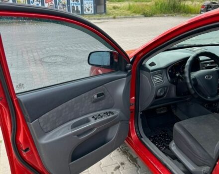 Красный Киа Рио, объемом двигателя 1.4 л и пробегом 257 тыс. км за 5300 $, фото 15 на Automoto.ua