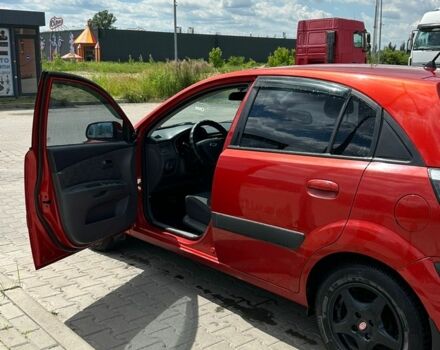 Красный Киа Рио, объемом двигателя 1.4 л и пробегом 257 тыс. км за 5300 $, фото 3 на Automoto.ua