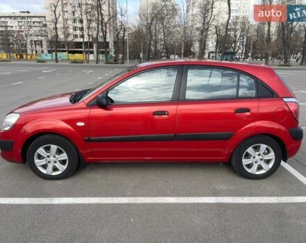Красный Киа Рио, объемом двигателя 1.4 л и пробегом 216 тыс. км за 3900 $, фото 1 на Automoto.ua