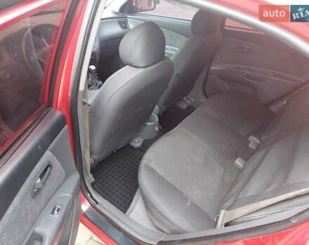 Красный Киа Рио, объемом двигателя 1.4 л и пробегом 289 тыс. км за 3900 $, фото 2 на Automoto.ua