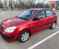 Красный Киа Рио, объемом двигателя 1.4 л и пробегом 216 тыс. км за 3900 $, фото 1 на Automoto.ua