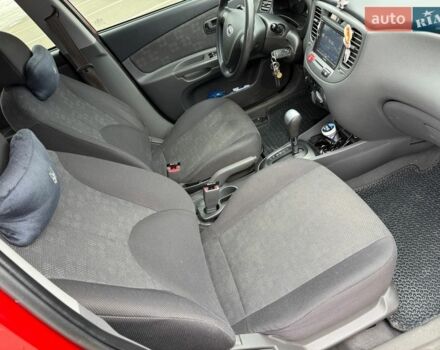 Червоний Кіа Ріо, об'ємом двигуна 1.4 л та пробігом 153 тис. км за 6399 $, фото 23 на Automoto.ua
