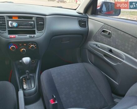 Червоний Кіа Ріо, об'ємом двигуна 1.4 л та пробігом 162 тис. км за 6200 $, фото 23 на Automoto.ua