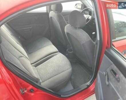 Красный Киа Рио, объемом двигателя 1.4 л и пробегом 216 тыс. км за 3900 $, фото 11 на Automoto.ua