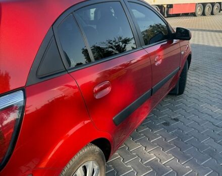 Красный Киа Рио, объемом двигателя 1.4 л и пробегом 312 тыс. км за 5500 $, фото 2 на Automoto.ua